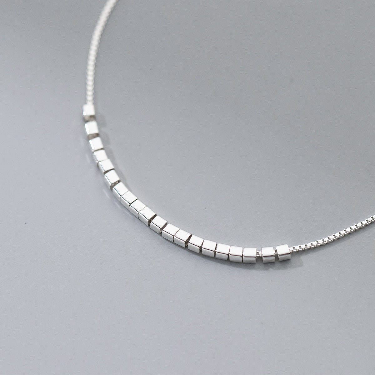 Chaîne de Cheville en Argent 925 – Petit Carré Minimaliste