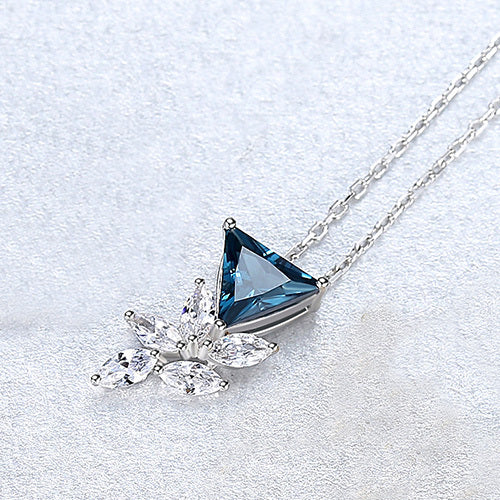 Collier en Argent S925 avec Pendentif Triangle Fleur