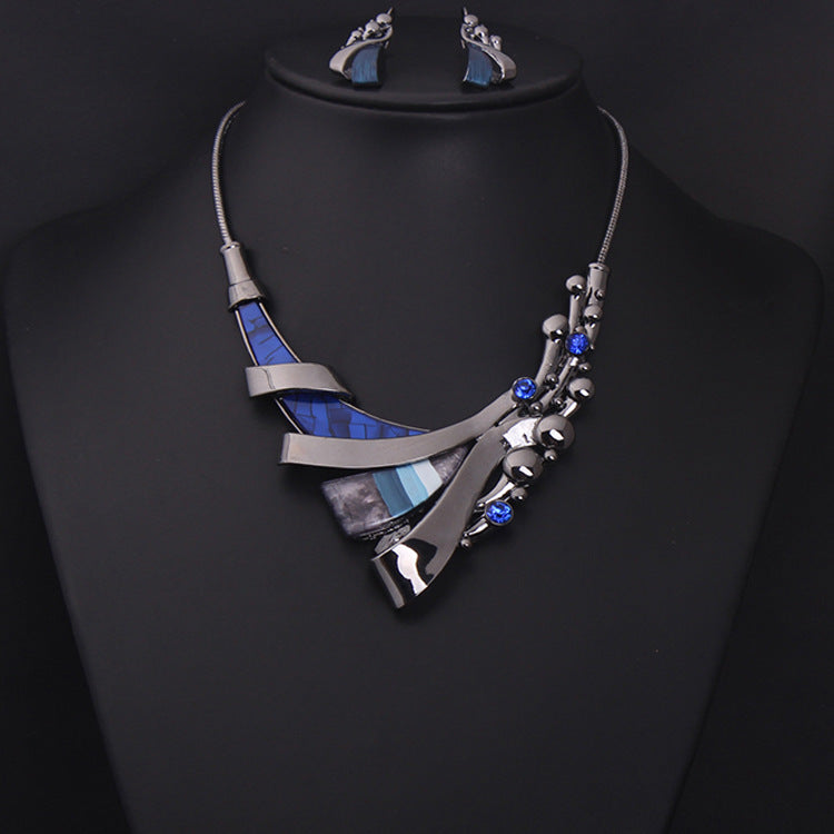 Ensemble de Bijoux de Luxe - Collier et Boucles d'Oreilles Géométriques
