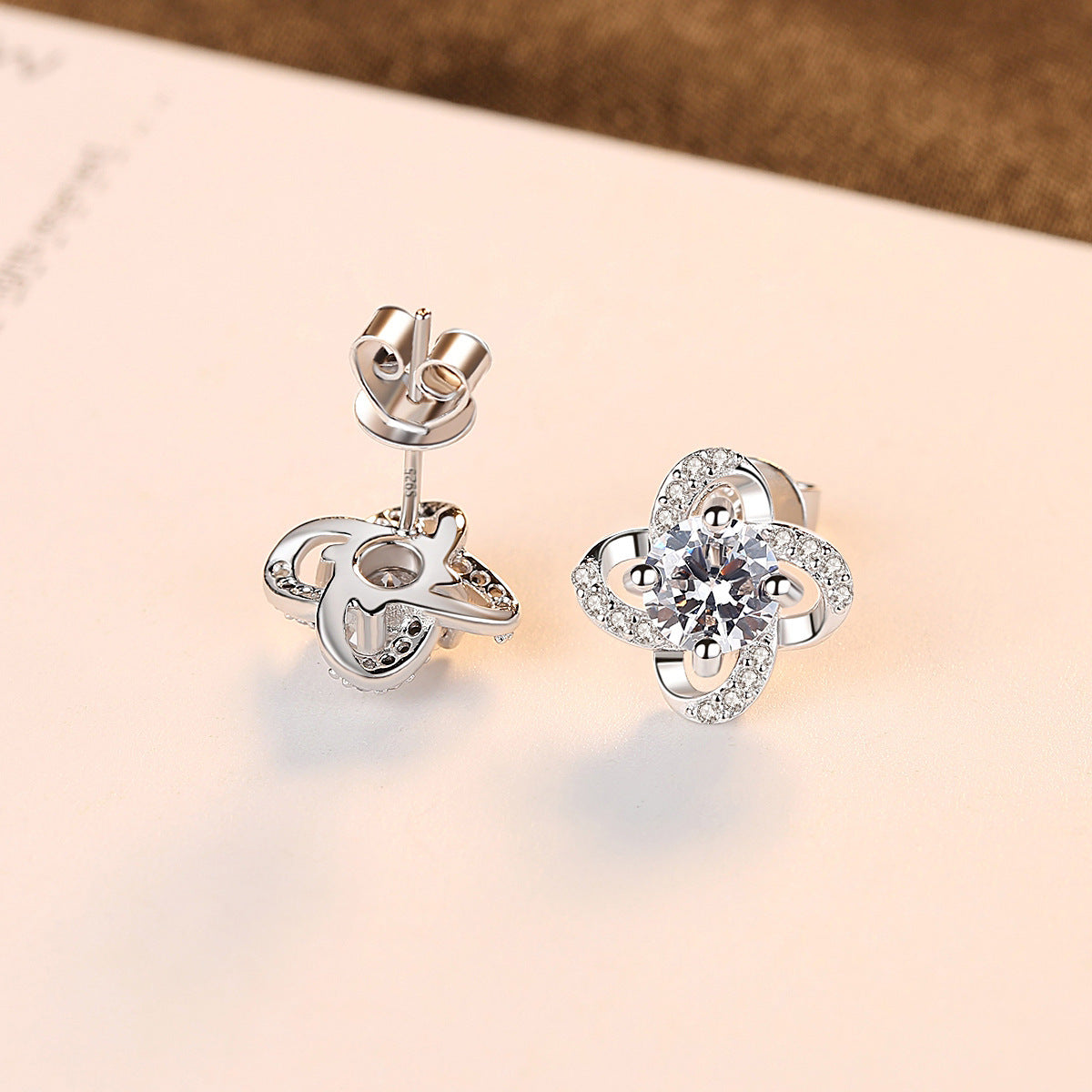 Boucles d'oreilles clous en argent S925 avec zircon 3A – Trèfle