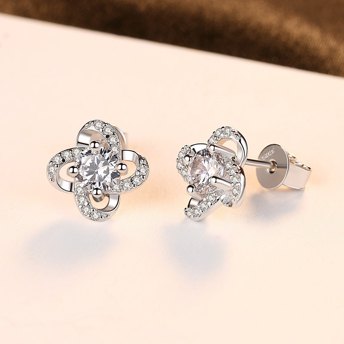 Boucles d'oreilles clous en argent S925 avec zircon 3A – Trèfle