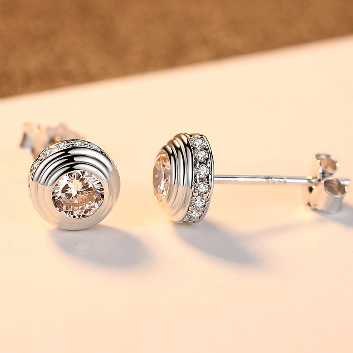 Puces d'oreilles d'Amour en argent sterling et zircon