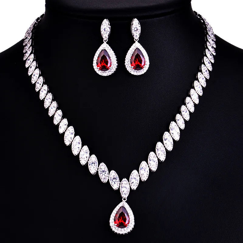 Ensemble de Bijoux en Zircon de Haute Qualité - Collier et Pendentif