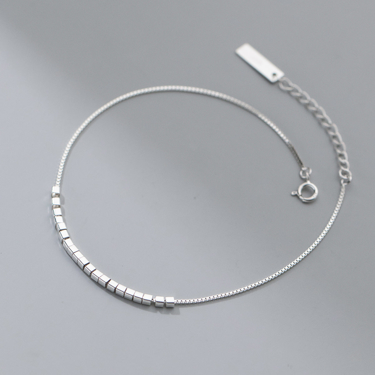 Chaîne de Cheville en Argent 925 – Petit Carré Minimaliste