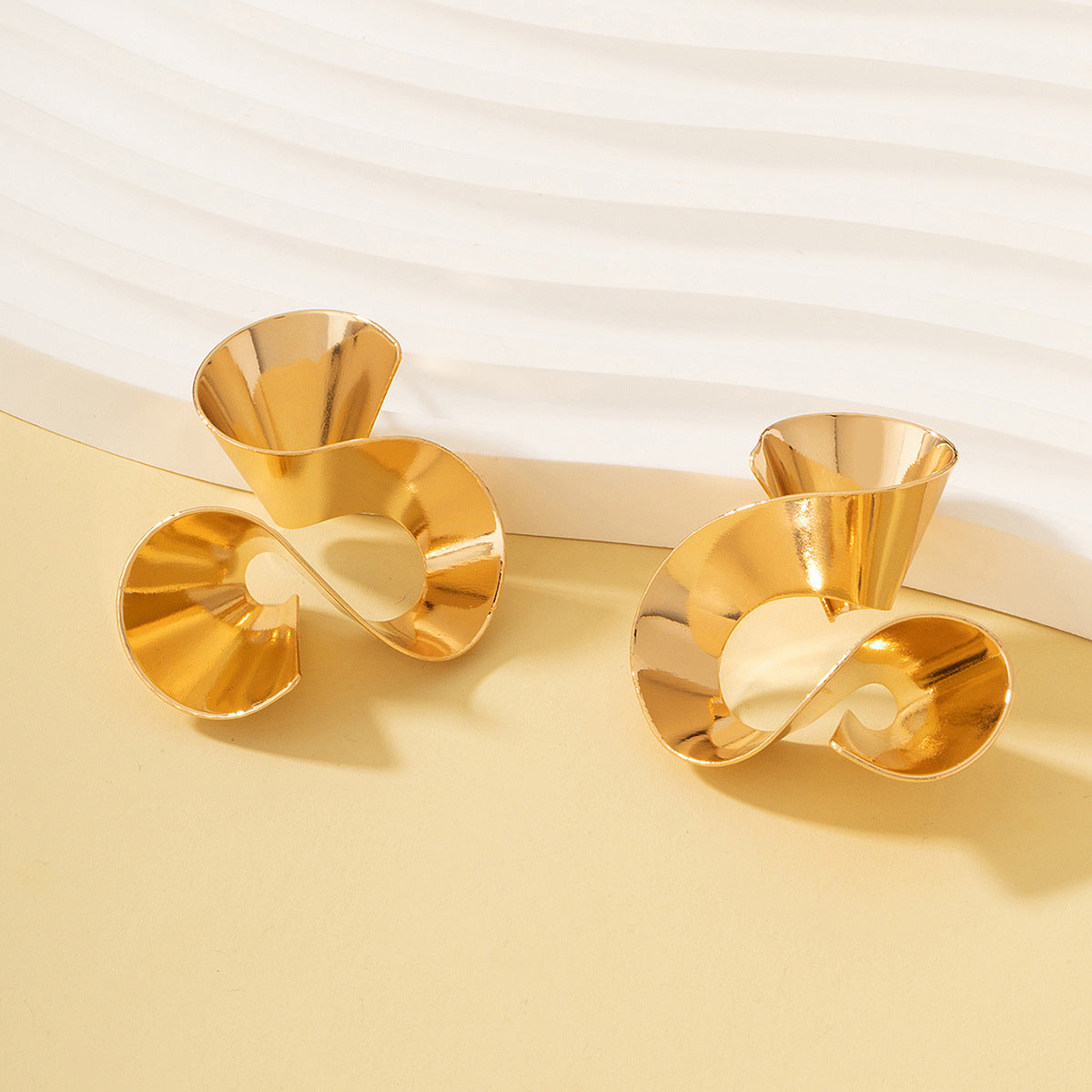 Boucles d'oreilles rétro géométriques à volants