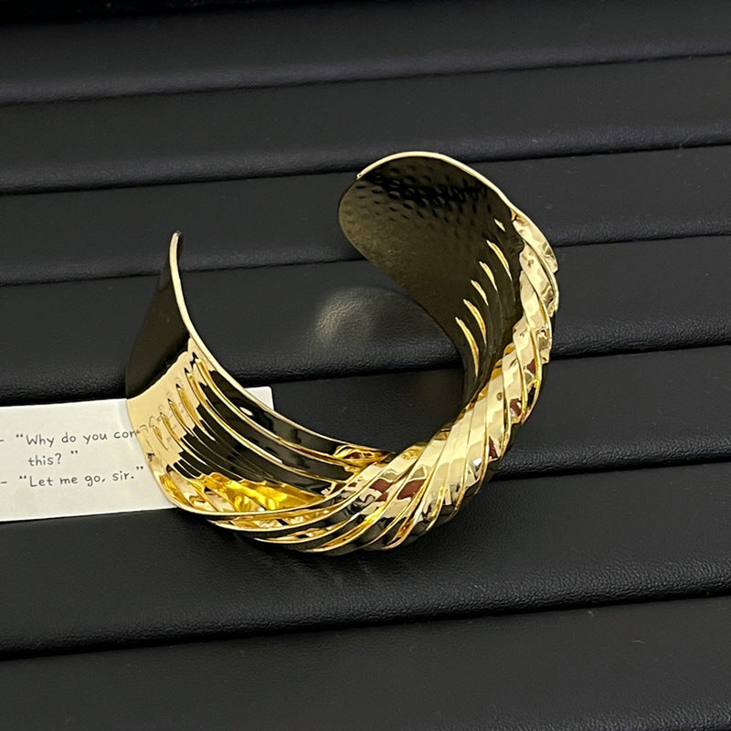 Bracelet Métallique Ajustable avec Ouverture – Style Rétro