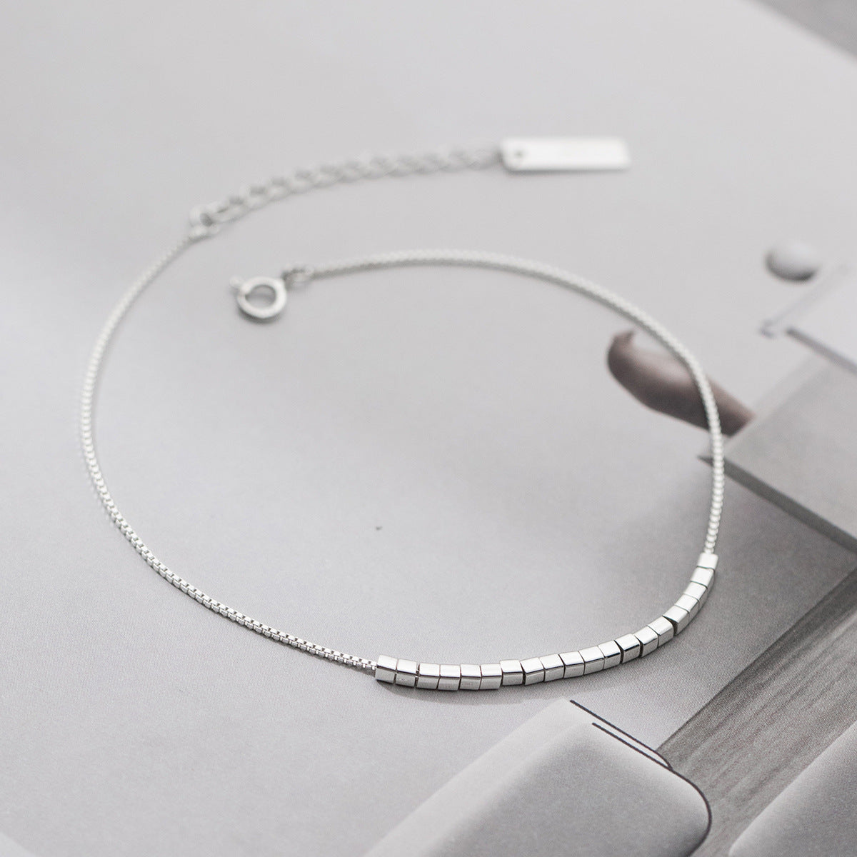 Chaîne de Cheville en Argent 925 – Petit Carré Minimaliste