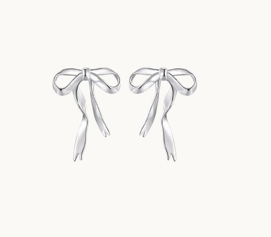 Boucles d'Oreilles Clous en Argent – Nœud Élégant