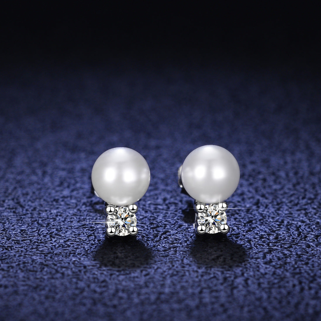 Boucles d’oreilles élégantes en perles et diamants