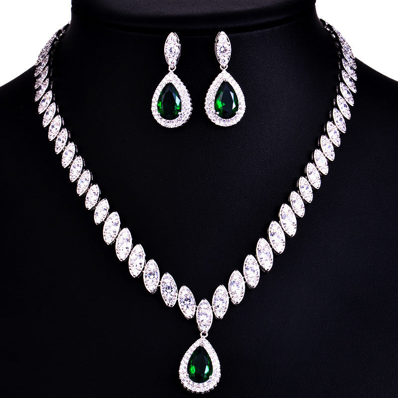 Ensemble de Bijoux en Zircon de Haute Qualité - Collier et Pendentif