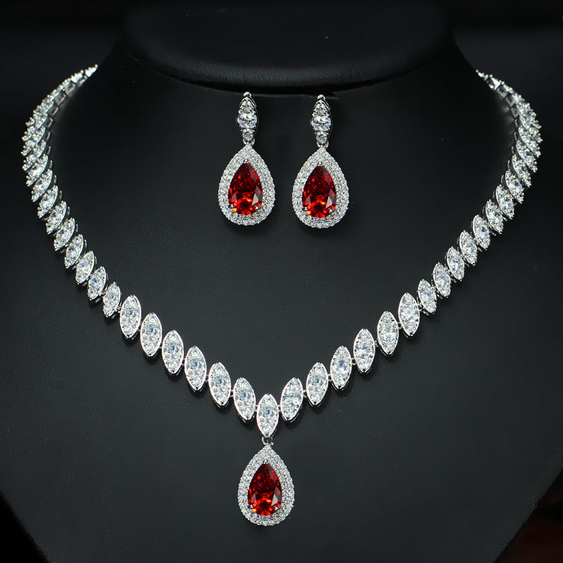 Ensemble de Bijoux en Zircon de Haute Qualité - Collier et Pendentif