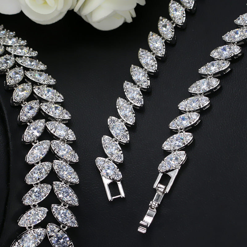 Ensemble de Bijoux en Zircon de Haute Qualité - Collier et Pendentif