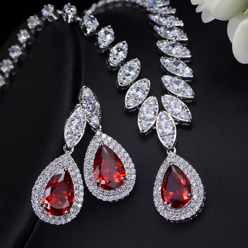 Ensemble de Bijoux en Zircon de Haute Qualité - Collier et Pendentif