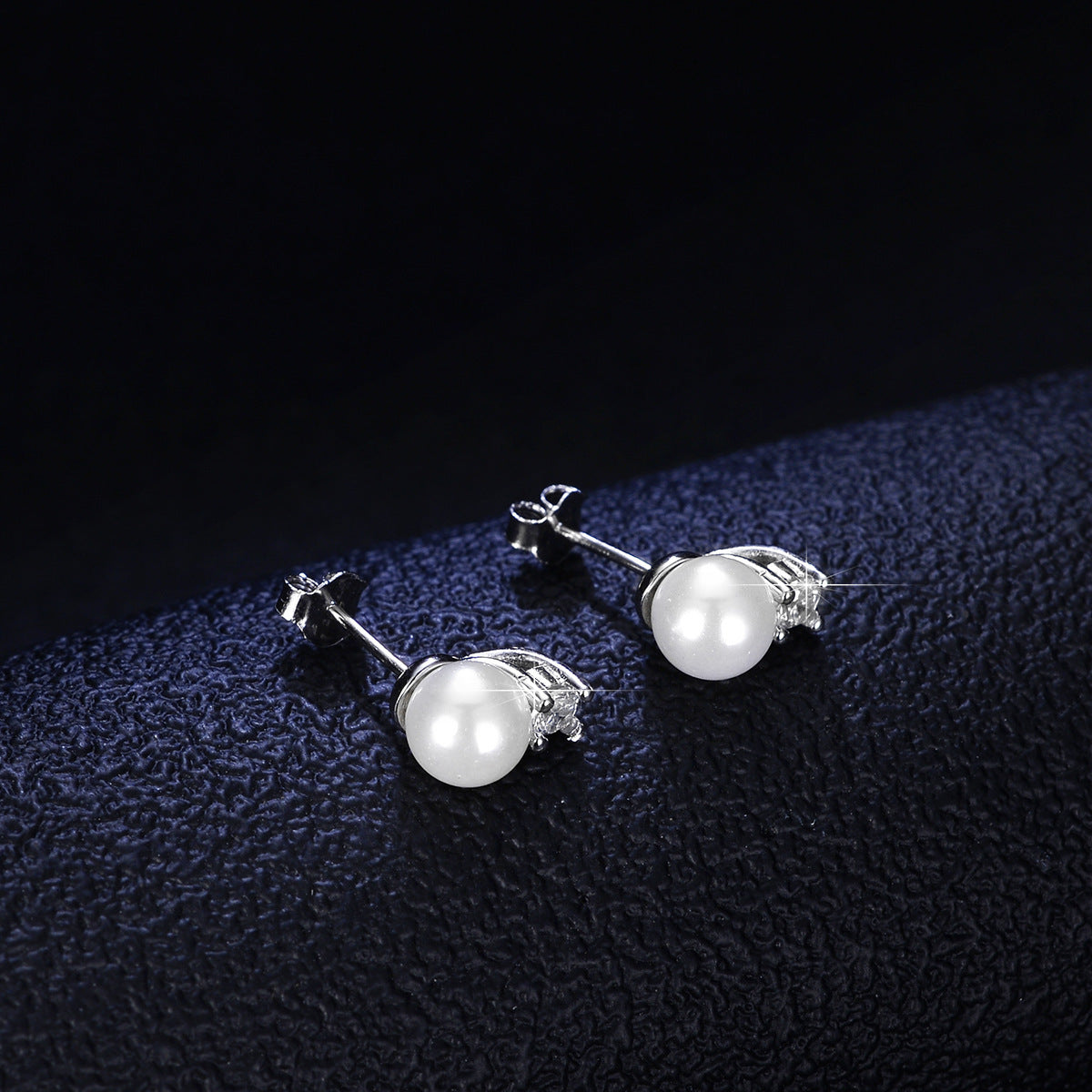 Boucles d’oreilles élégantes en perles et diamants