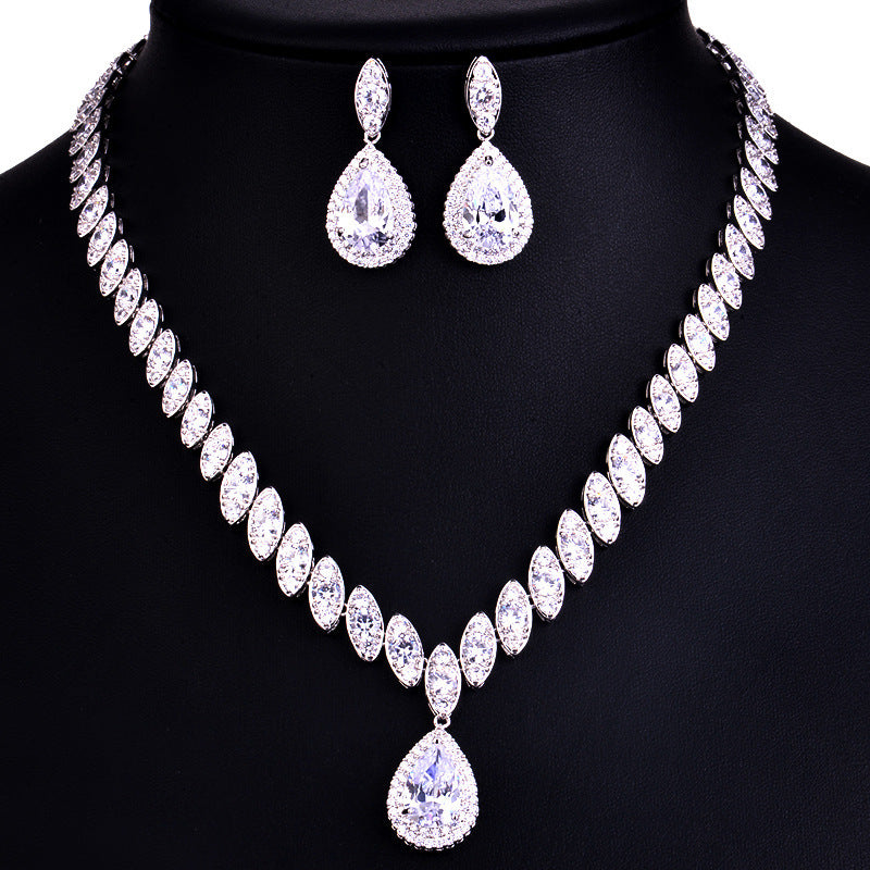 Ensemble de Bijoux en Zircon de Haute Qualité - Collier et Pendentif