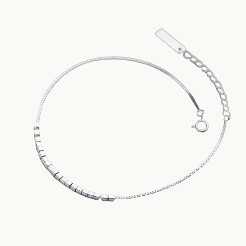 Chaîne de Cheville en Argent 925 – Petit Carré Minimaliste