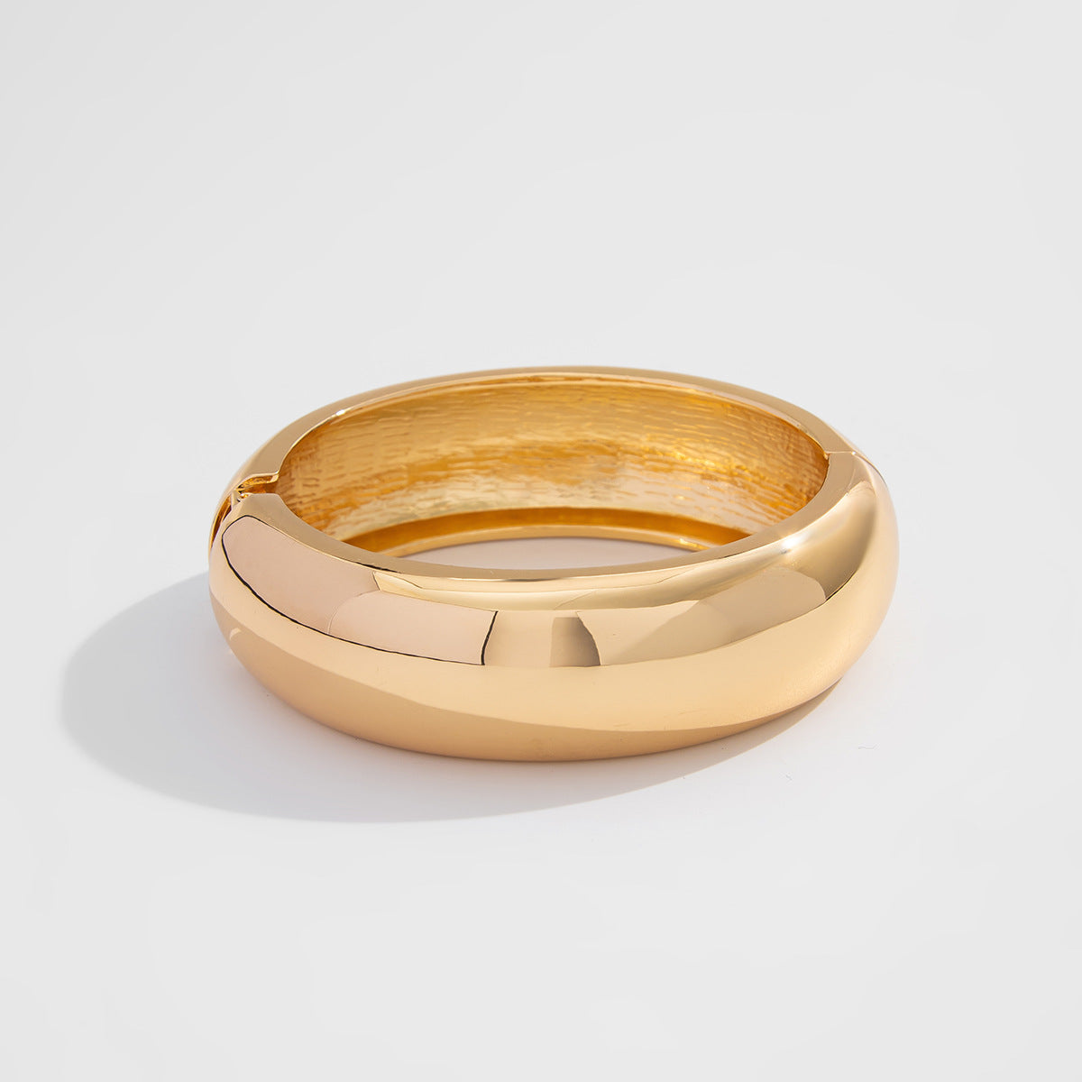 Bracelet  Métallique Brillant à Ressort – Design Irrégulier
