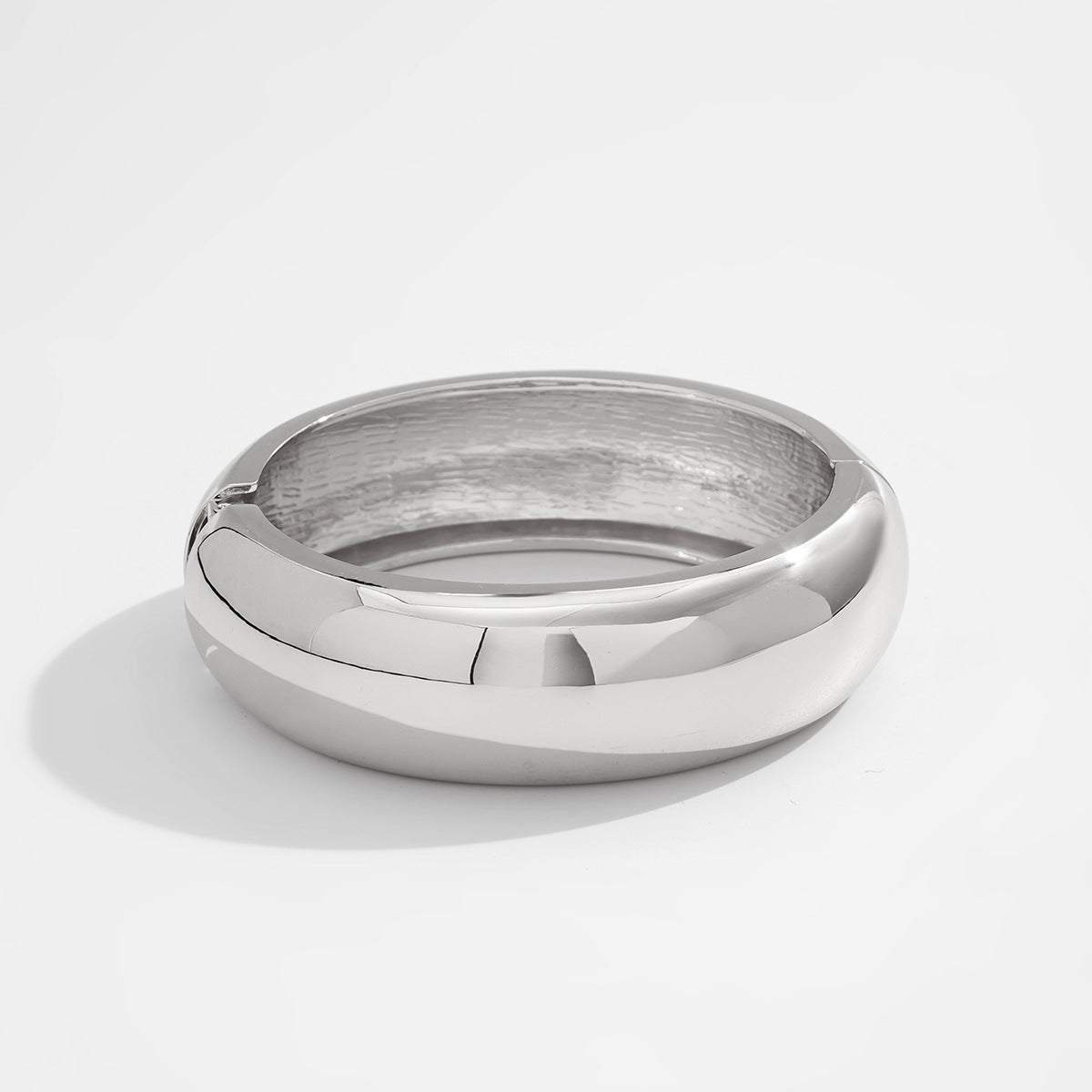 Bracelet  Métallique Brillant à Ressort – Design Irrégulier