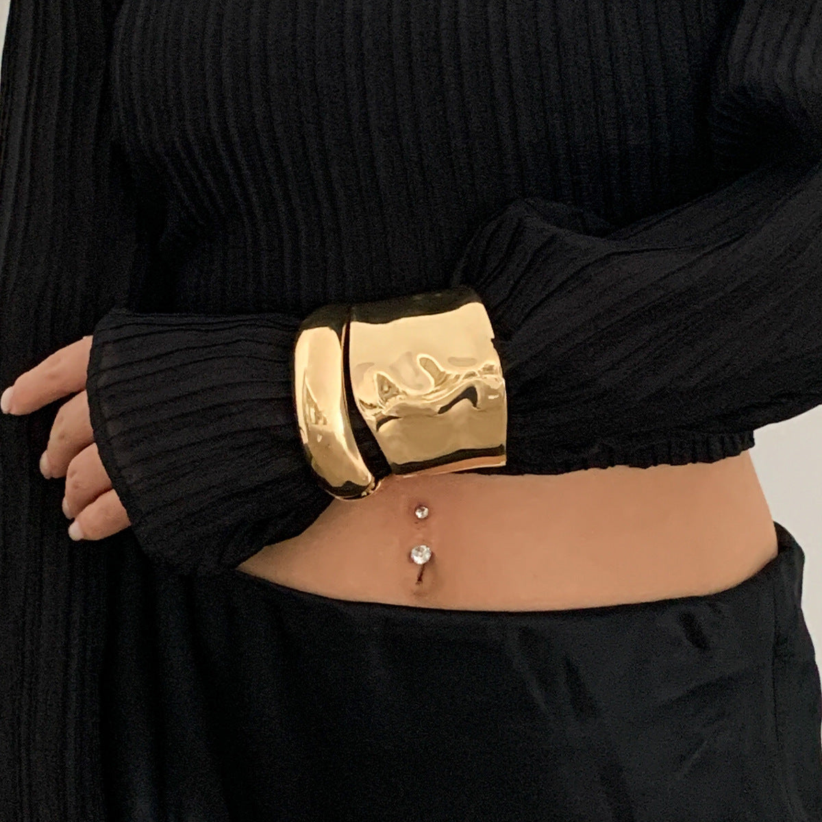 Bracelet  Métallique Brillant à Ressort – Design Irrégulier