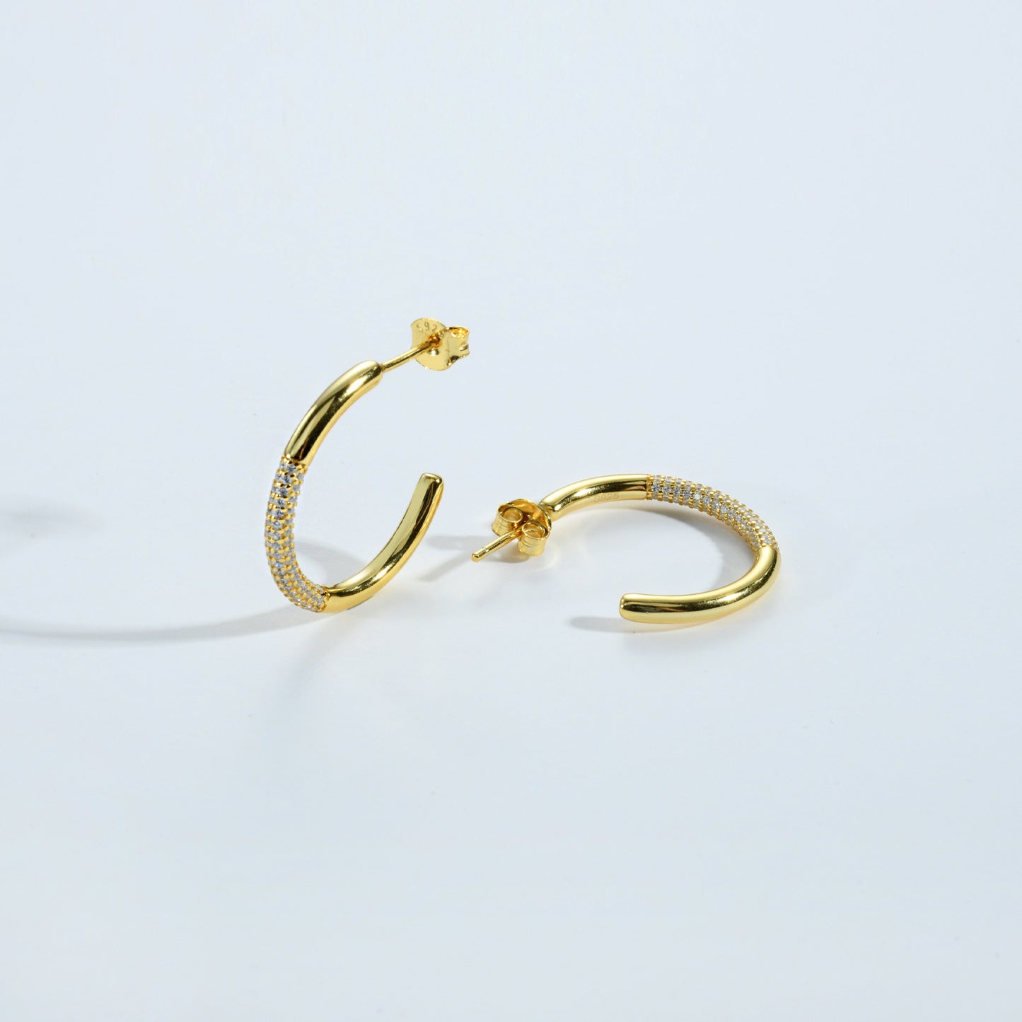 Boucles d’oreilles Créoles Ouvertes – Argent 925 & Strass Étincelants